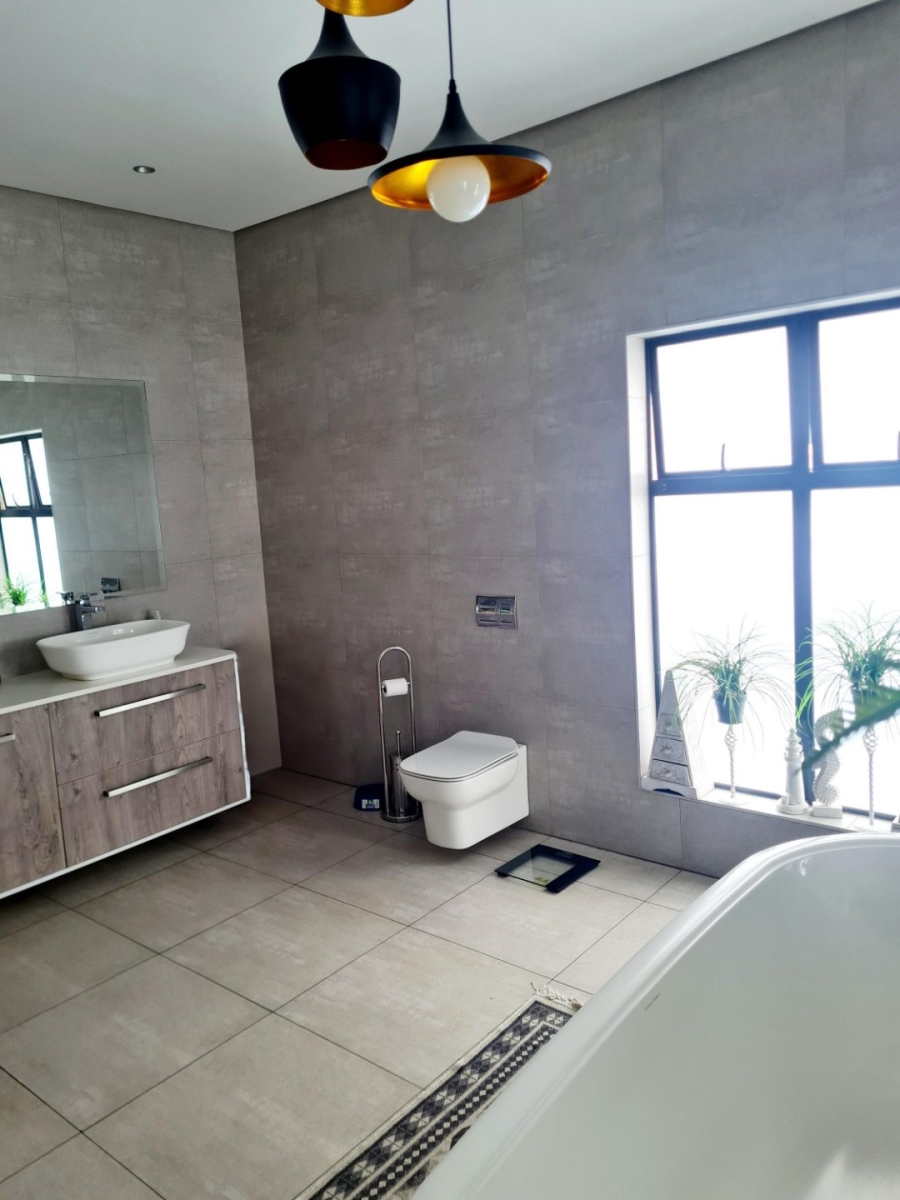 4 Bedroom Property for Sale in Heron Banks Golf Estate Free State